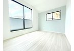 【洋室】 | 川越市砂新田5丁目　新築一戸建住宅　限定1棟（ふじみ野店） | 洋室5.0帖：南向きバルコニーに面した日当たり・風通しの良い開放感あるお部屋。たっぷり収納できるウォークインクローゼットを完備。
