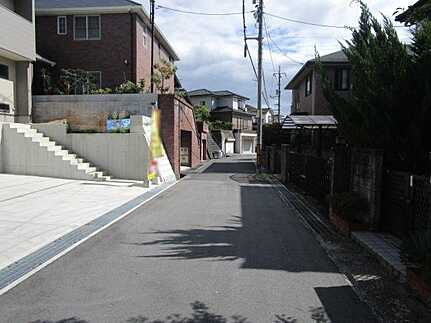 東区中山鏡が丘の前面道路含む現地写真