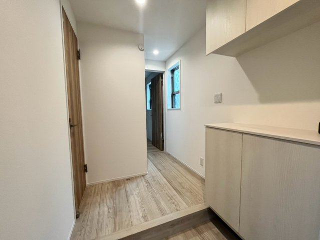 新宿区大久保　中古戸建の玄関