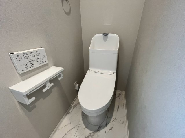 新宿区大久保　中古戸建のトイレ