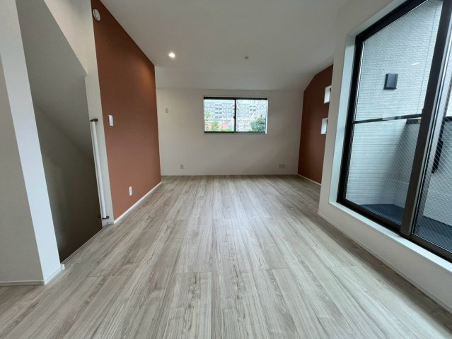 新宿区大久保　中古戸建の居間・リビング