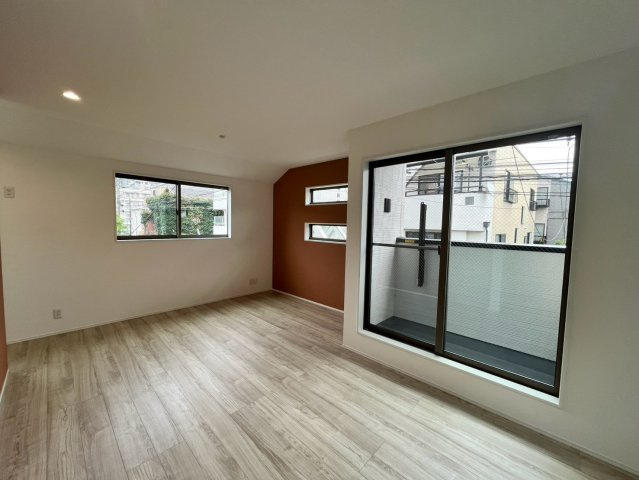 新宿区大久保　中古戸建の居間・リビング