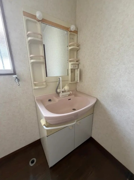 越谷市袋山　中古戸建の独立洗面台