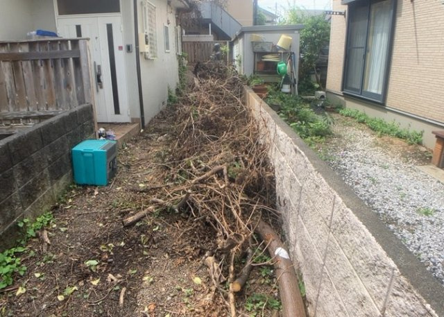 【設備】 | 敷地内に散水栓や立水栓があると便利です。水道水を直接利用できるため、水を運ぶ手間を省くことが出来ます。大量の水を必要とする洗車作業や清掃などに役立ちます。その他設備とあわせて、現地でご確認ください。