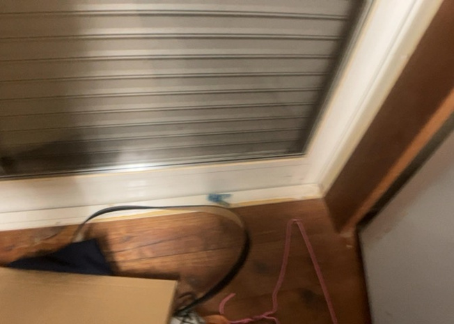 【内装】 | サッシは、ガラス窓に使用される金属製の窓枠です。一般的に住宅建築では、金属製建具工事の段階でガラス類・玄関などと同時に設置されます。種類や構造により断熱性能や遮音性能が異なるので現地でご確認ください。