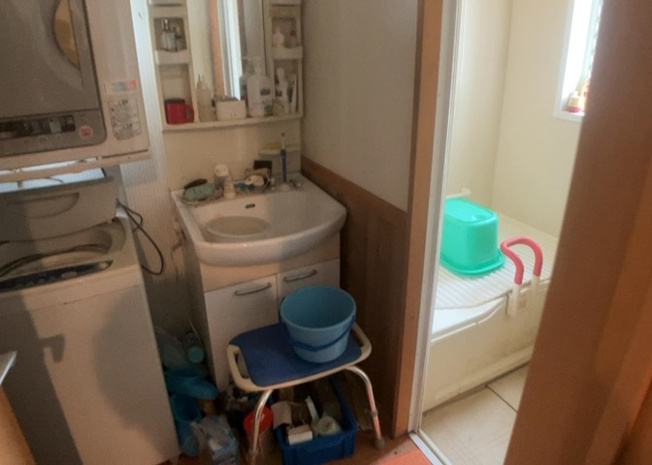 【独立洗面台】 | 洗面化粧台では顔を洗ったり、身だしなみを整えることが本来の使い方ですが、用途によっては洗面化粧台に求められる機能が違ってくるため、ご自身や家族のライフスタイルに合ったものを選ぶことをおすすめ致します。