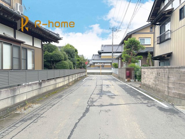 つくば市前野4期　新築戸建て　1号棟の前面道路含む現地写真|『今から見たい！』大歓迎です♪
お気軽にＲ－ｈomeまでお問い合わせください。