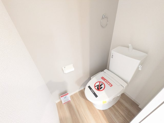 牛久市神谷　9期　新築戸建てのトイレ|高い節水性能で、水道代を大幅にカット。環境とお財布に優しく、家計をしっかりサポートします。
もちろん温水洗浄便座付きです♪