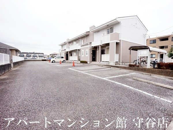 グリーンビレッジの駐車場