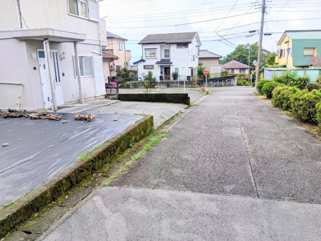 売土地　富士市鵜無ケ淵の前面道路含む現地写真|閑静な住宅地に位置しています。緑も多く自然を身近に感じる事が出来ます。