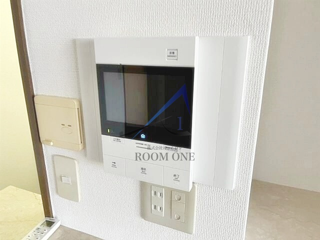 プラハ東京八丁堀のセキュリティ|モニター付きインターホンです。