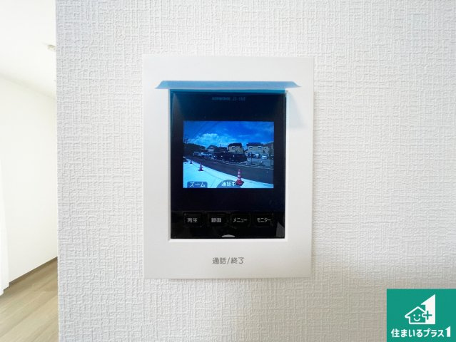 ■尼崎市西昆陽　新築一戸建ての防犯設備|カラーモニターインターホン！声だけでなく来訪者の姿や顔がモニターで確認できるので、小さなお子様がいらっしゃるご家庭でも安心できます！