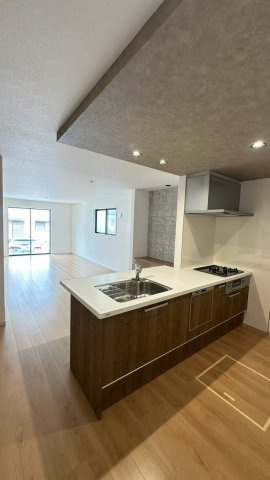 寝屋川市成田東が丘のキッチン|広いキッチンスペースでお料理もはかどります！
