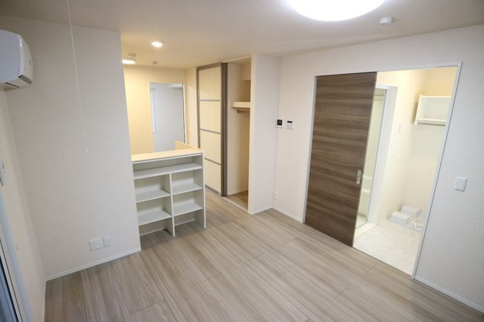 D-room WEST PARK 西宮北口の居間・リビング