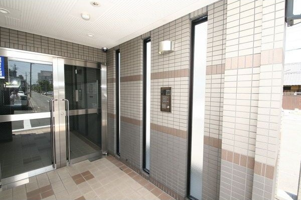 アミュズマン亀城のエントランス