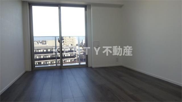 【寝室】 | ＷＩＮＧ　ＴＥＲＲＡＣＥ　大鳥居 | 開放的な寝室です