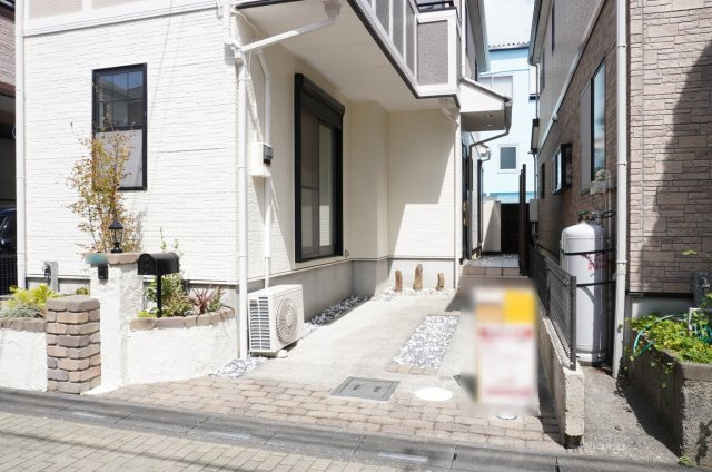 草加市瀬崎4丁目 中古戸建の駐車場