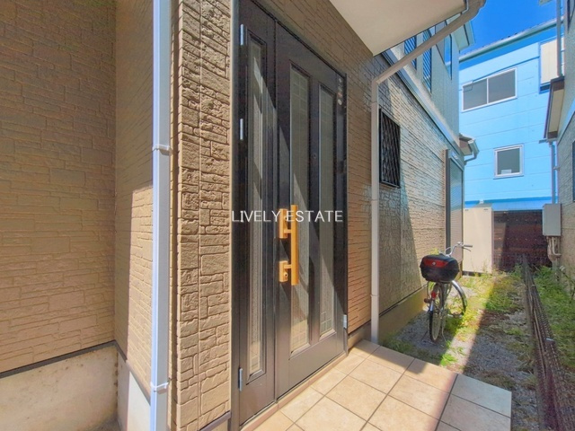 草加市瀬崎4丁目 中古戸建の玄関