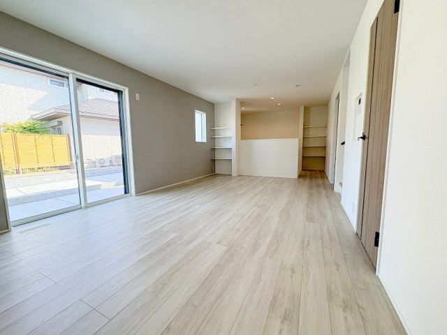 三郷市鷹野1丁目　新築戸建　全2棟　1号棟の居間・リビング|同施工会社の参考写真になります。