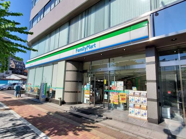 メゾン・ド・ココの周辺