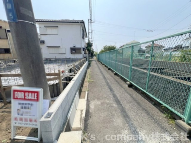 ◎茅ヶ崎市室田3丁目　新築戸建　1号棟の前面道路含む現地写真|2026.8.2撮影◇
