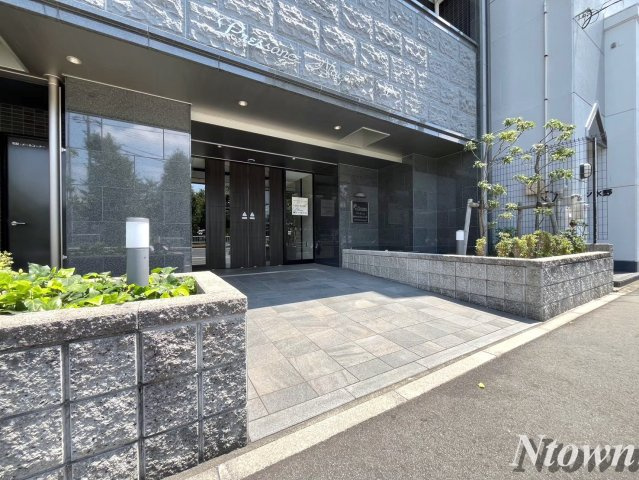 【エントランス】 | プレサンスNAGOYAファスト | 落ち着いたエントランスです