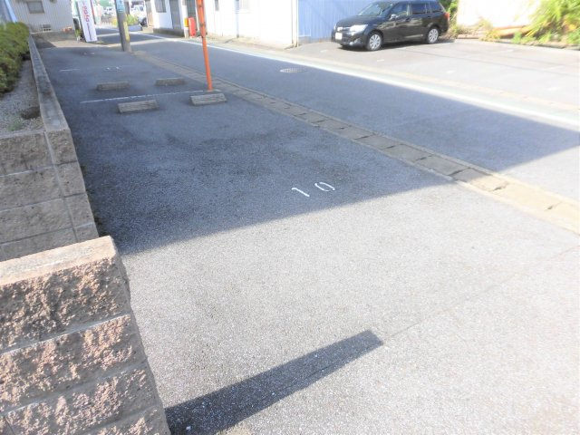 ディアコート安田の駐車場