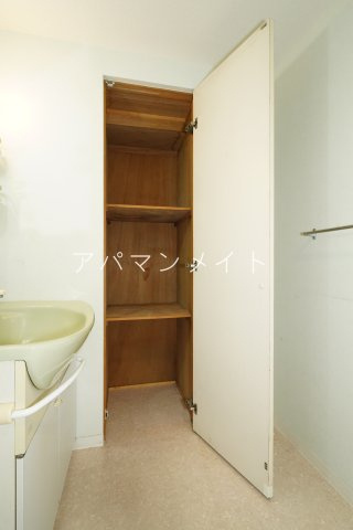 【設備】 | クエスト山手台 | 脱衣所にある収納スペース