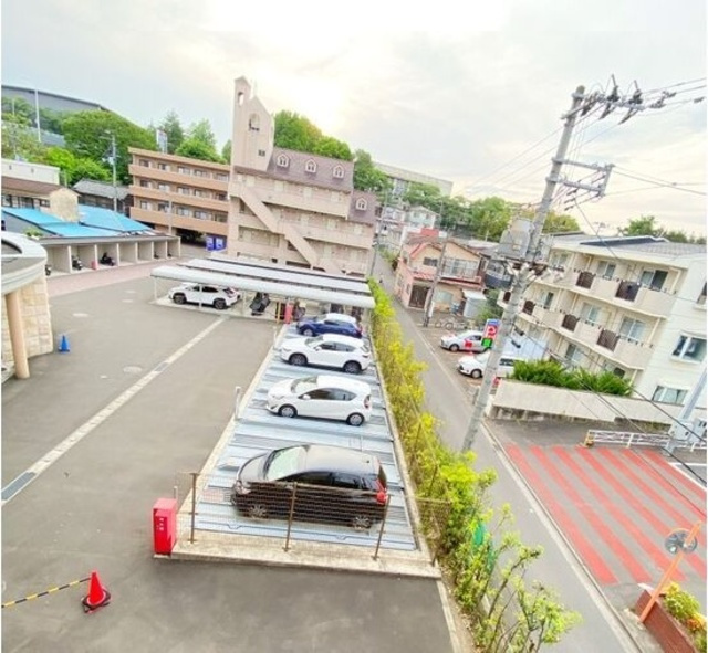 リビングステージ広瀬川の駐車場