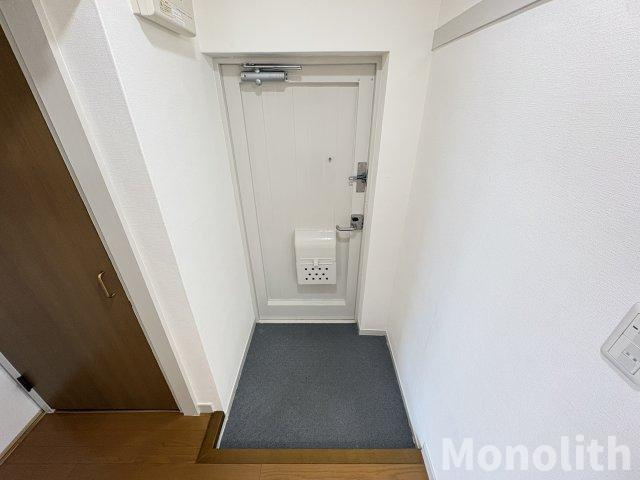 鶴山台15号棟の玄関