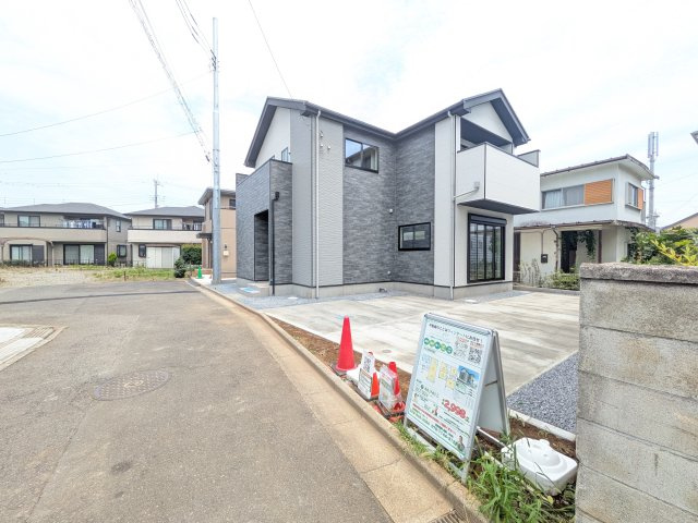 牛久市田宮　6期　新築戸建ての前面道路含む現地写真|陽当たりや敷地の広さをご確認できます！
本日のご見学も可能です♪
お気軽にお電話またはお問い合わせください。