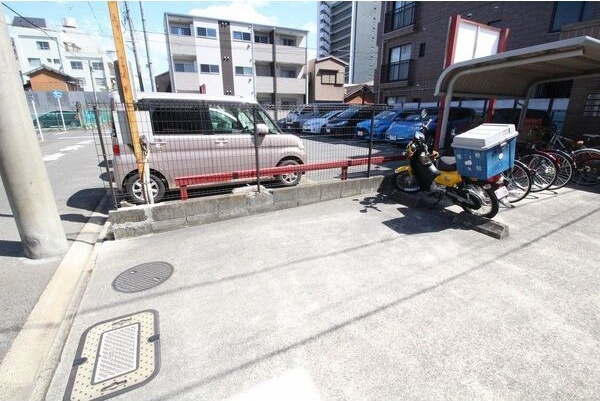 金龍コーポ中村の駐車場