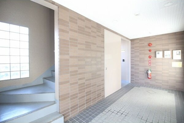金龍コーポ中村のエントランス