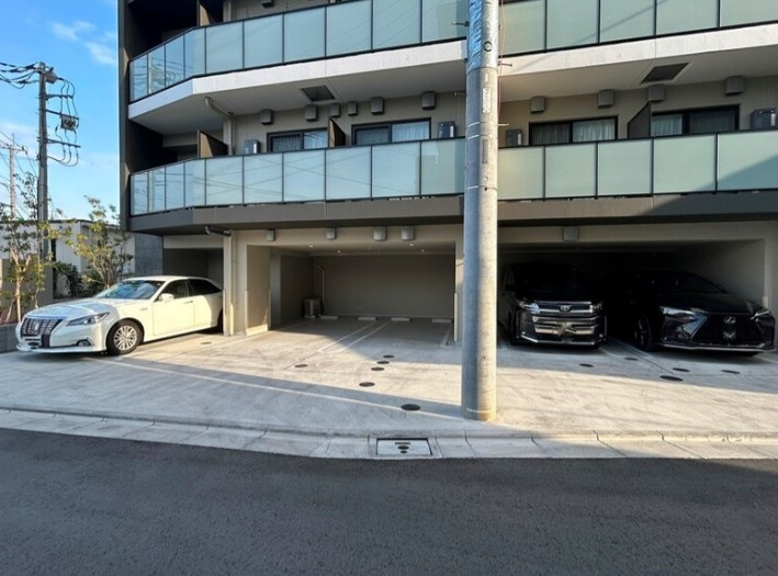 プライムガーデン赤塚の駐車場