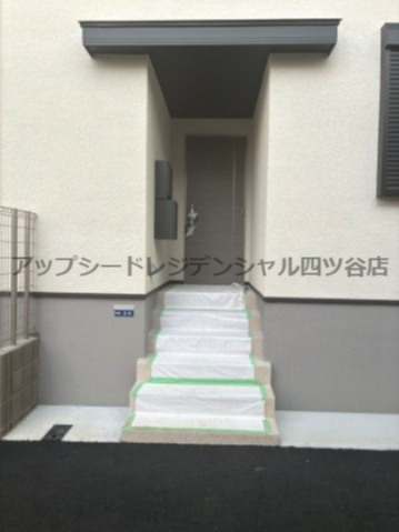 四谷坂町2-9戸建のエントランス