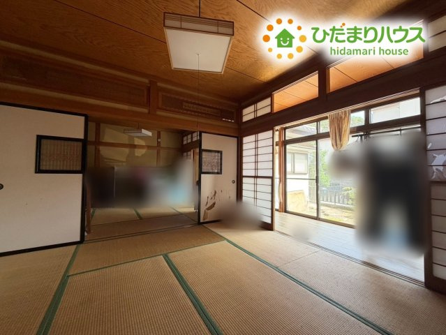 いわき市常磐上湯長谷町釜ノ前　中古戸建　の和室|リビングと和室は続き間設計。お友達が来たときには襖を開けて、広々空間を確保できます。