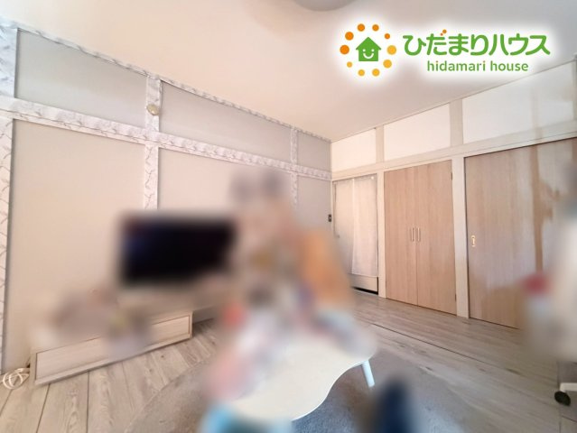 いわき市常磐上湯長谷町釜ノ前　中古戸建　の寝室|バルコニーに面していて、たっぷり光りの入る明るい寝室です！