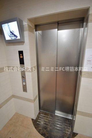 ラグゼ本町の玄関