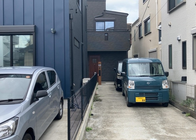【庭】 | 庭があることでガーデニングや家庭菜園はもちろん、こどもの遊び場やペットを放して遊ぶことができます。また、家の周囲に余裕があるということです。隣地との間があれば、十分な日当たりと、風通しが確保できます。