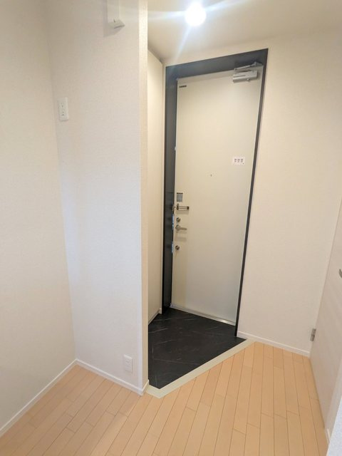 イデアルアパートメント北沢の玄関