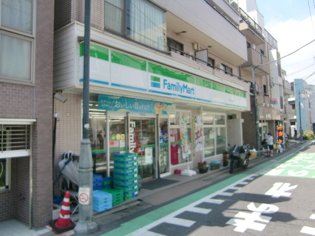 イデアルアパートメント北沢のその他|ファミリーマート池ノ上駅北口店