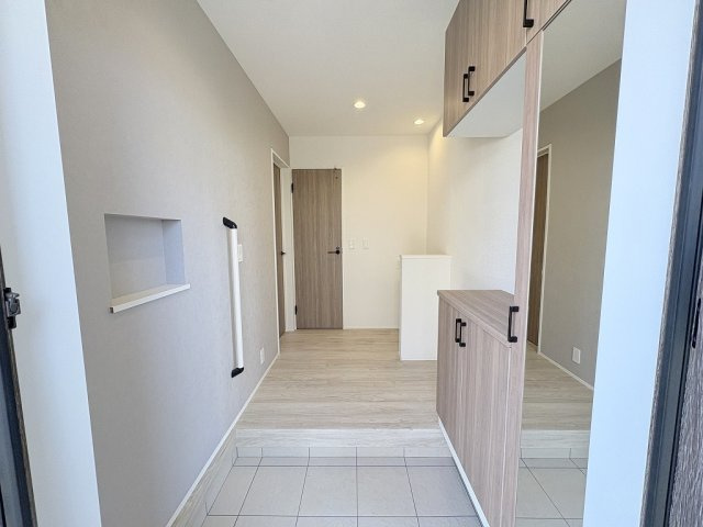 三郷市鷹野1丁目　新築戸建　全2棟　2号棟の玄関|同施工会社の参考写真になります。