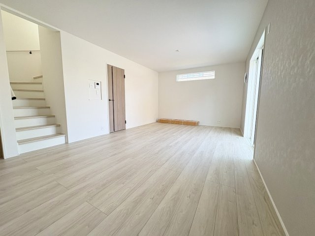 三郷市鷹野1丁目　新築戸建　全2棟　2号棟の居間・リビング|同施工会社の参考写真になります。