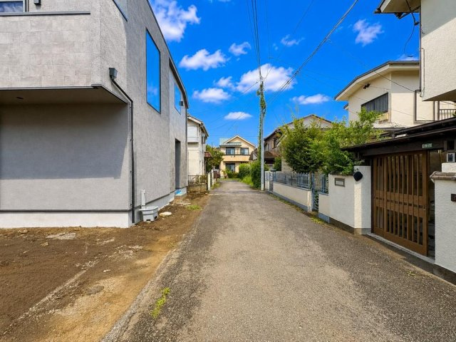 国分寺市並木町一丁目の外観|リビングイン階段と対面式キッチン。家族の自然なふれあいを重視したプラン♪