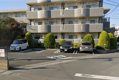 クラールアンジュの駐車場