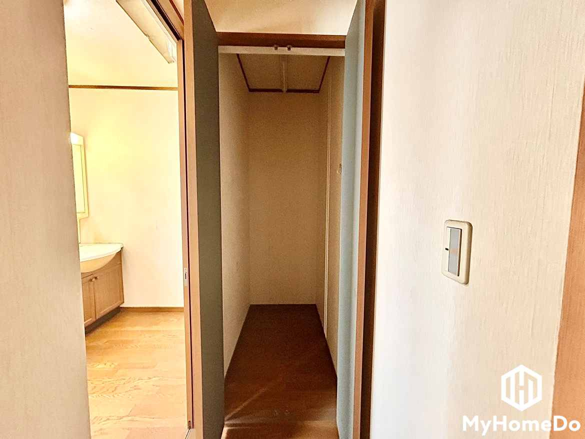 北区駒止町1丁目の収納|2階洗面横