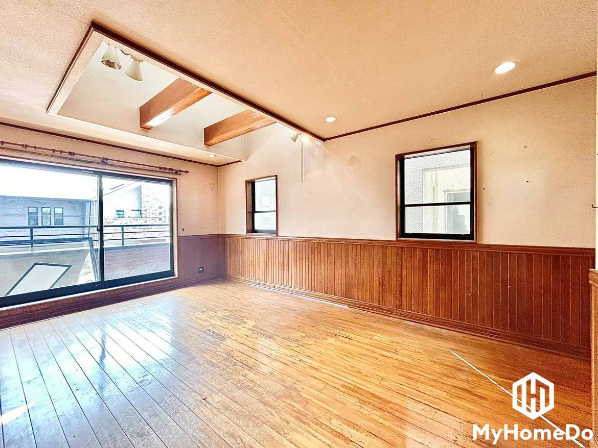北区駒止町1丁目の居間・リビング|家族が自然と集まる、開放的なLDKの戸建で快適な暮らしを