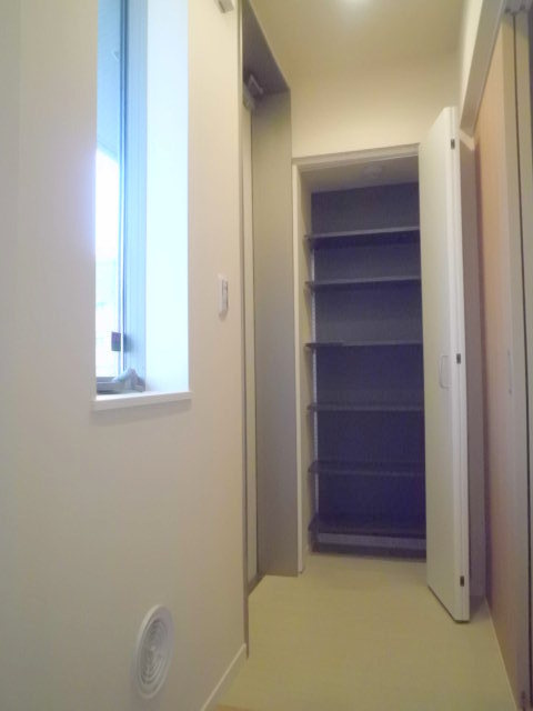 アネシス館の玄関