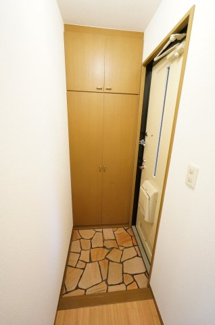 【玄関】 | ヴェルドパークB | ※反転タイプの写真です。