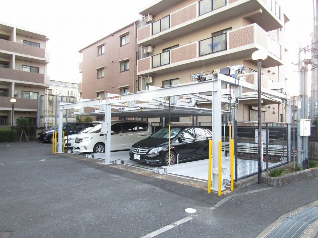 コスモスシンコの駐車場